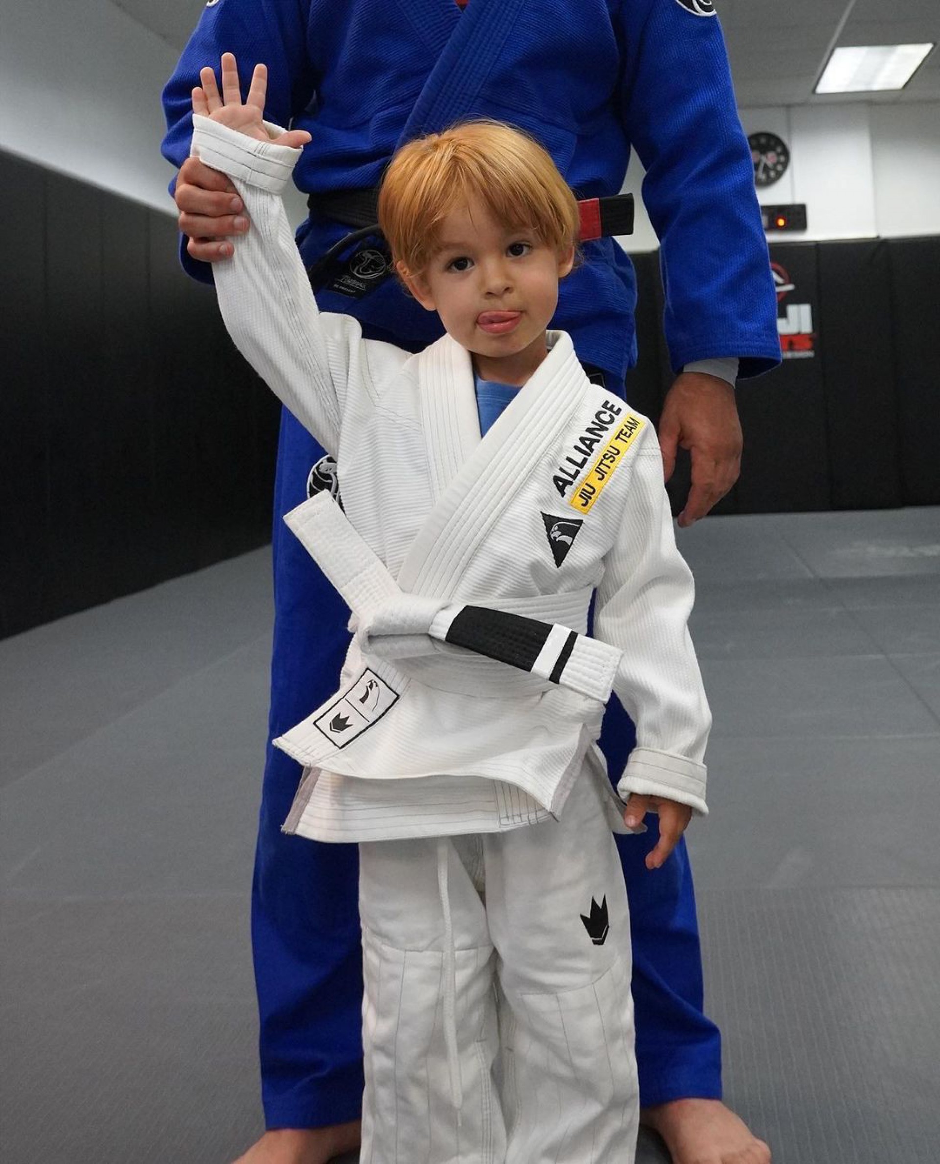 Filho de Isis Valverde recebe primeira faixa no Jiu jitsu - Reprodução Internet