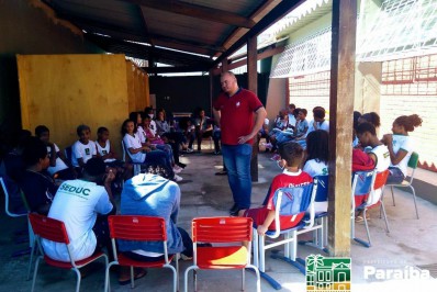Estudantes participam de palestra sobre saúde mental e acolhimento psicológico