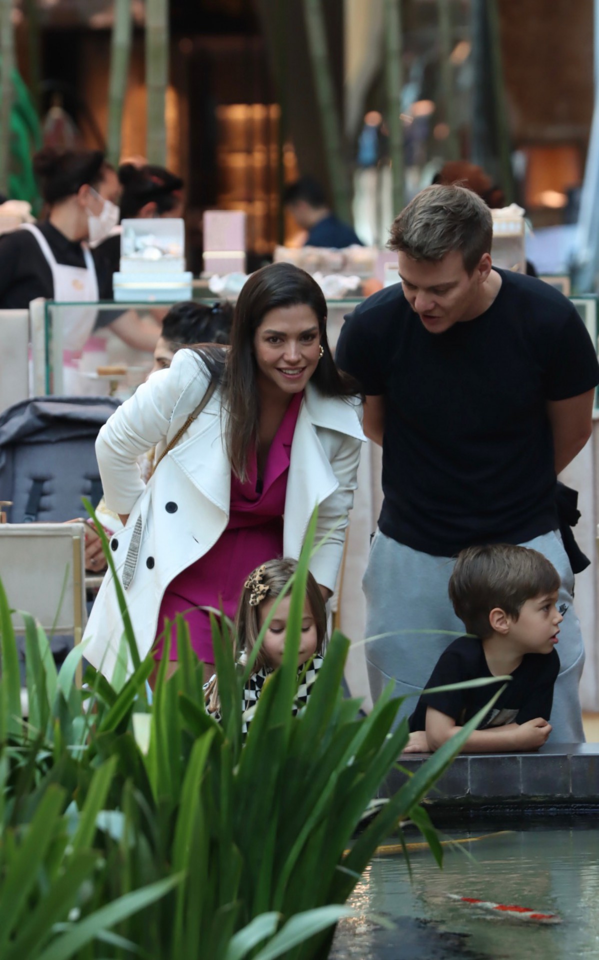 Michel Tel&oacute; e Thais Fersoza com os filhos 