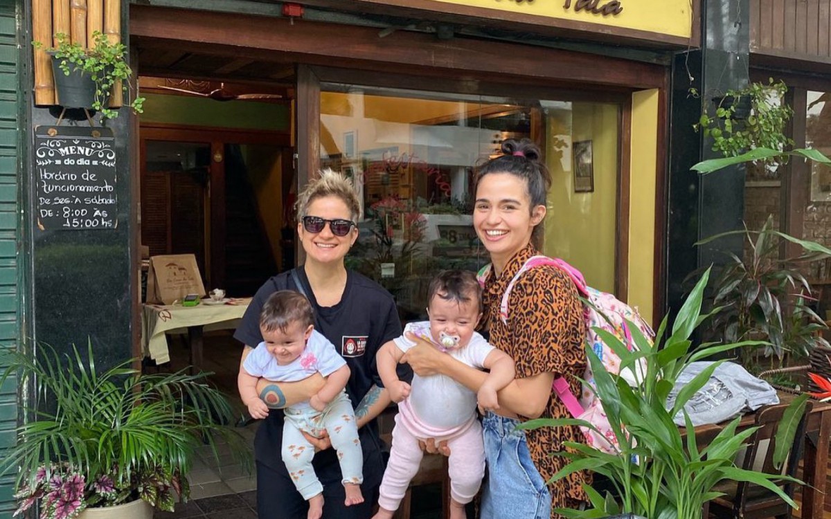 Nanda Costa e Lan Lahn curtem domingo em família - Reprodução Internet