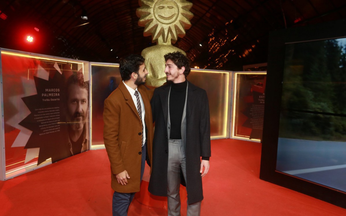 ohnny Massaro beija o namorado Jo&atilde;o Pedro Accioly em festival