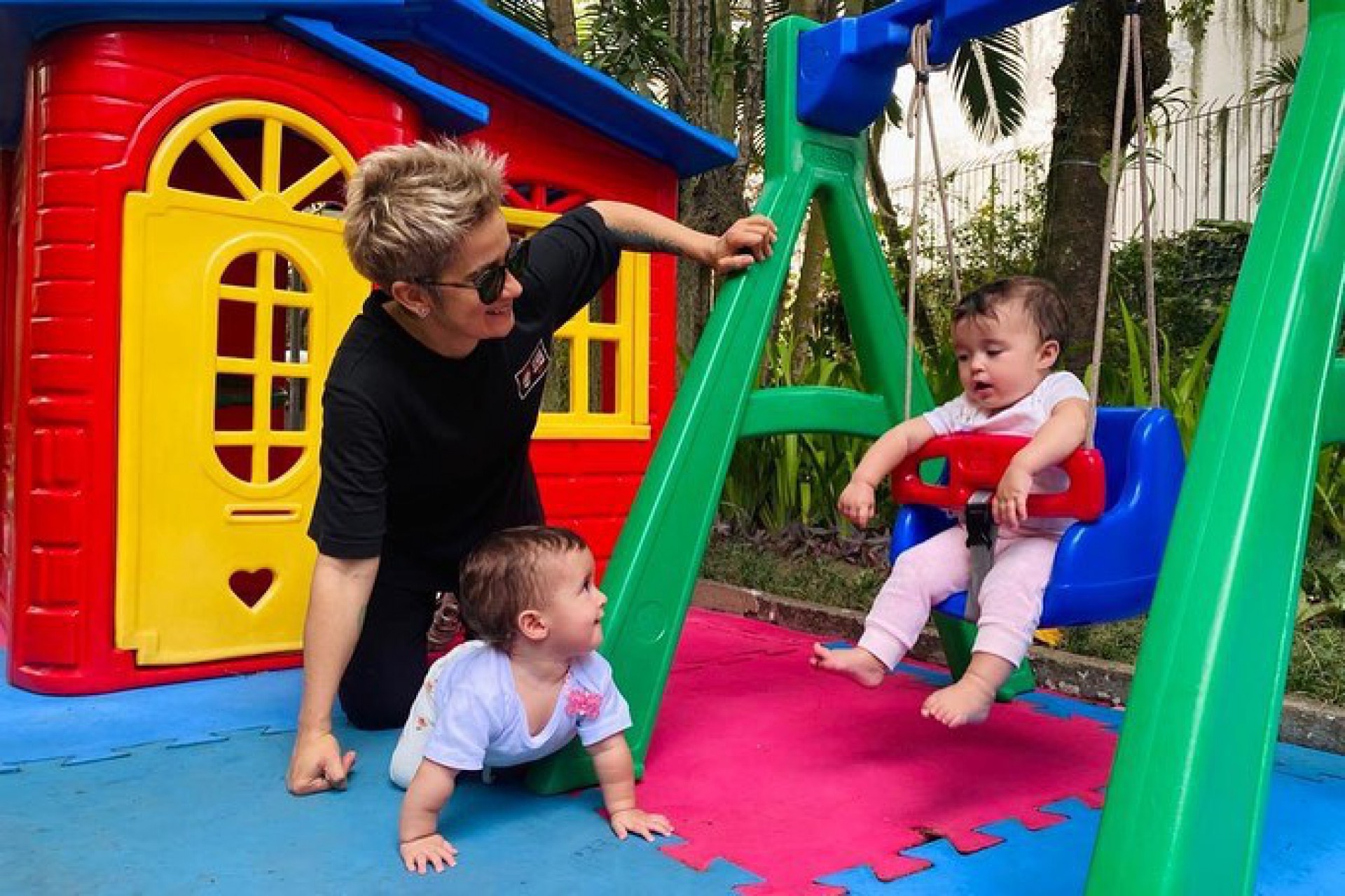 Nanda Costa e Lan Lahn curtem domingo em família - Reprodução Internet