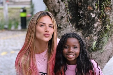 Giovanna Ewbank e Titi aderem a novo visual: as madeixas rosa pink
