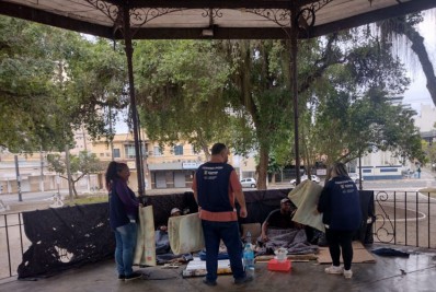 População em situação de rua recebe atenção especial da prefeitura por conta d frente fria