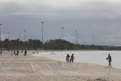 Frente fria traz chuva e faz temperatura cair no Rio