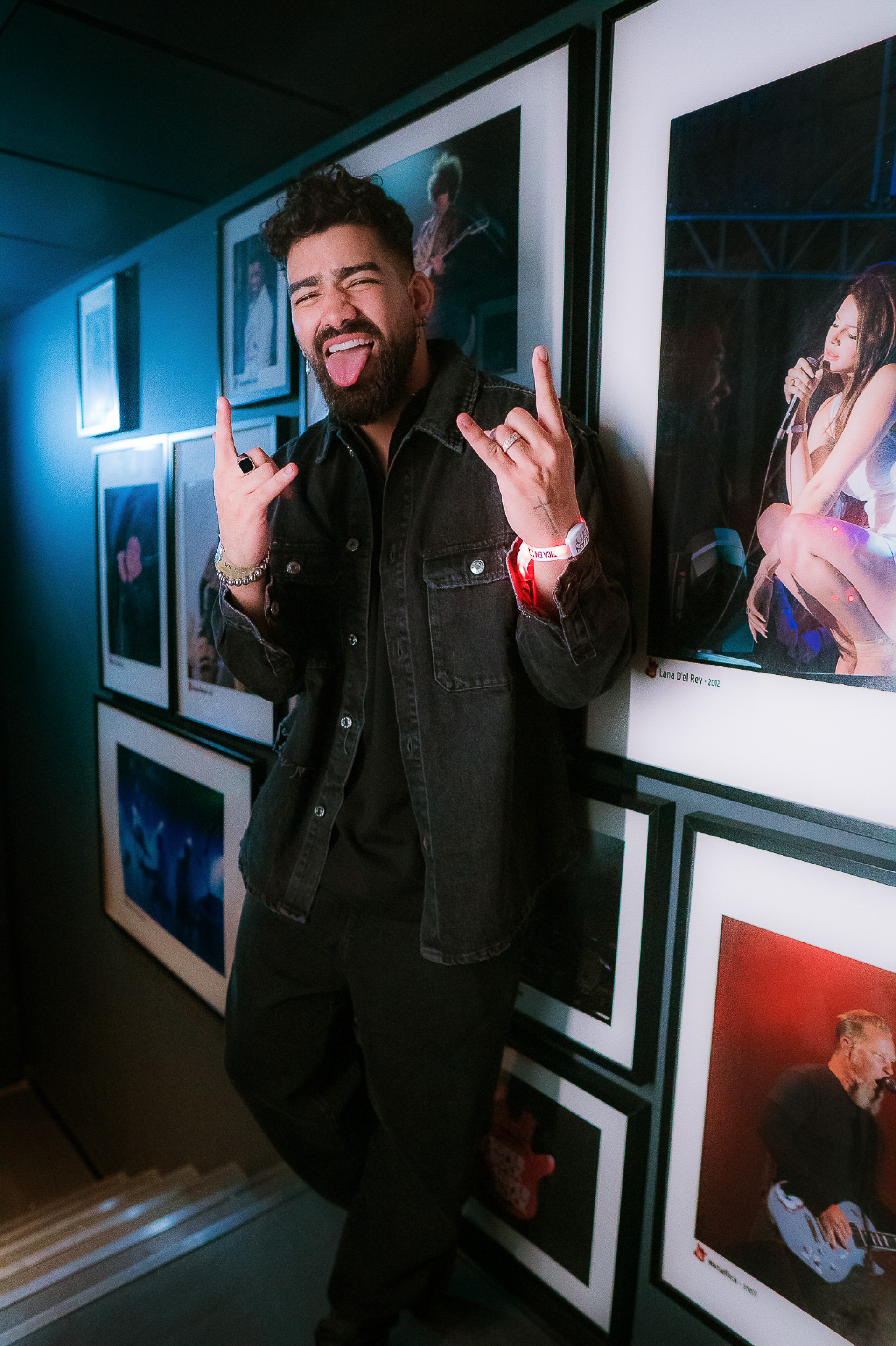 Dilsinho posa nos bastidores do show de Luan Santana, em Portugal - Caio Mayer / Divulgação