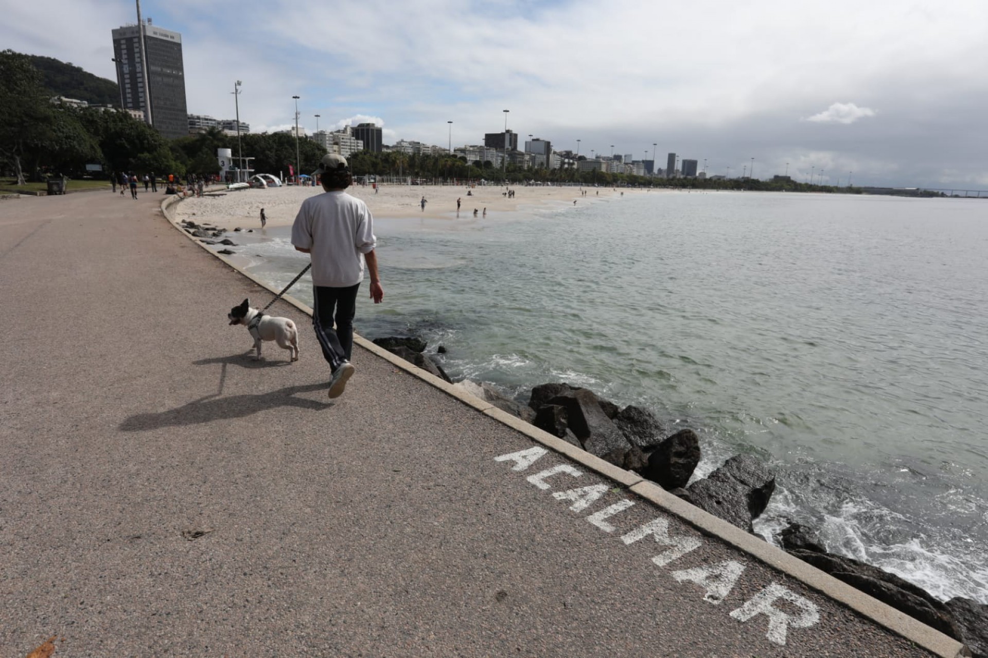 Sol volta aparecer no céu do Rio de Janeiro, mas temperatura segue baixa - Pedro Ivo/Agência O Dia