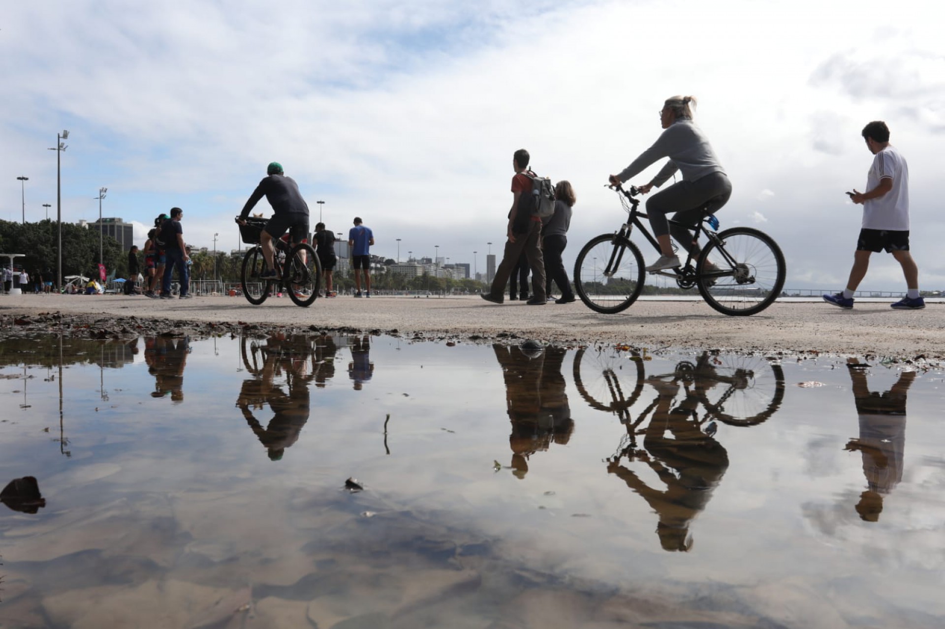 Sol volta aparecer no céu do Rio de Janeiro, mas temperatura segue baixa - Pedro Ivo/Agência O Dia