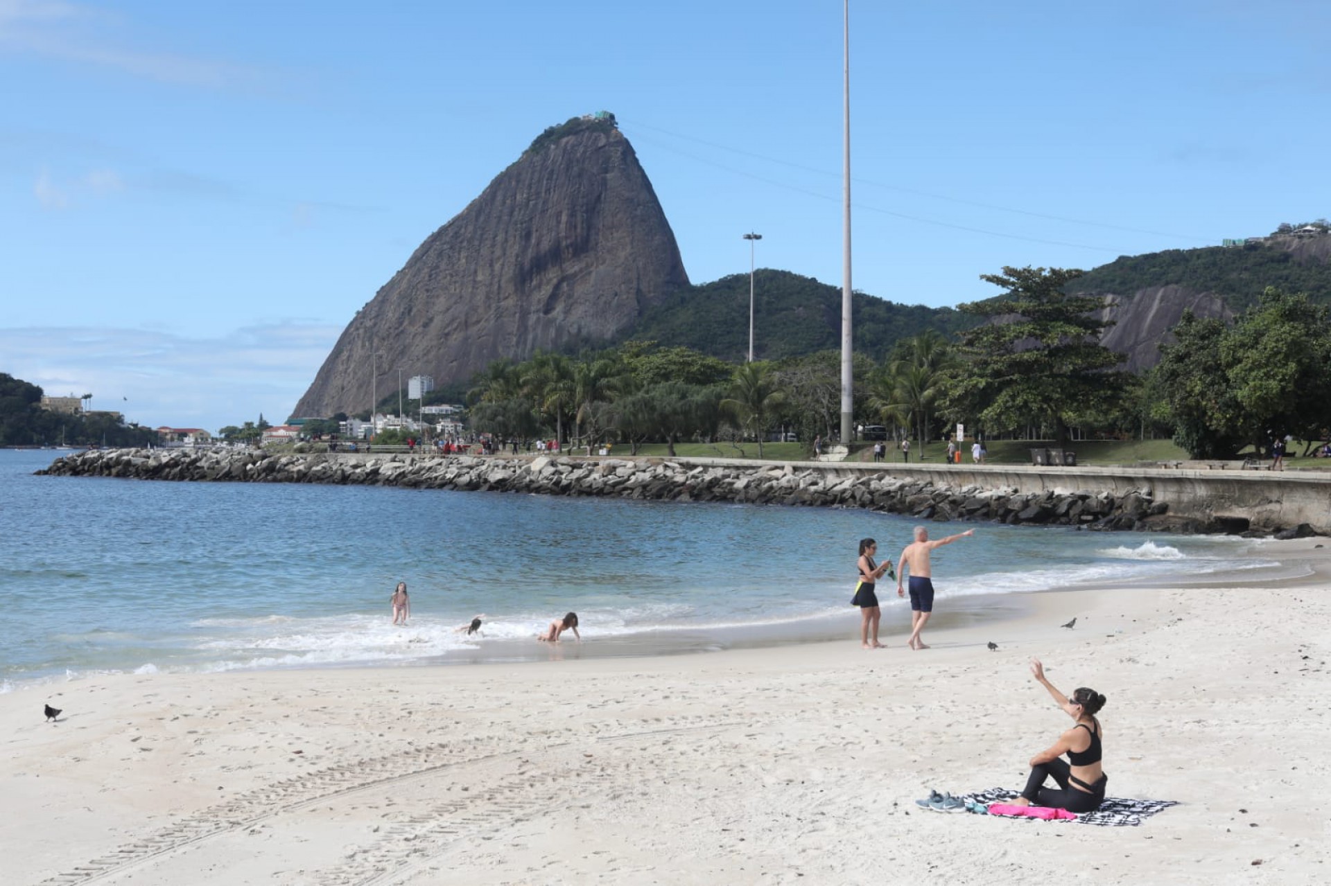 Sol volta aparecer no céu do Rio de Janeiro, mas temperatura segue baixa - Pedro Ivo/Agência O Dia