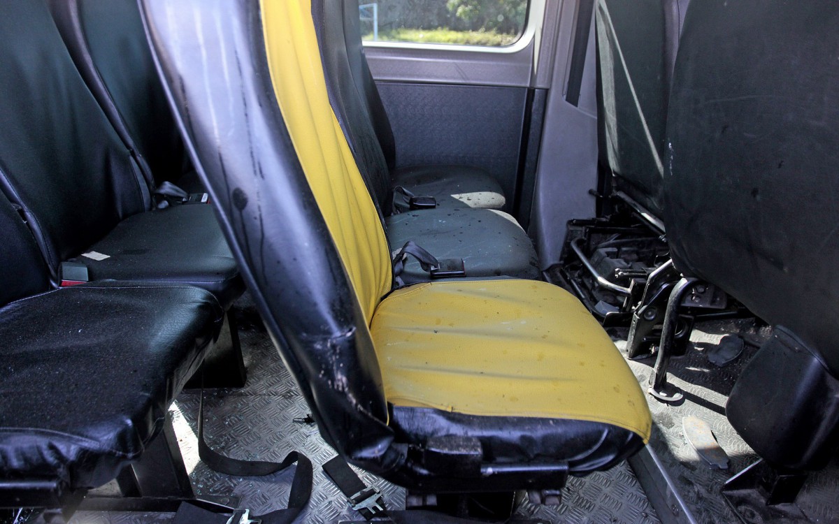 Geral - Acidente com uma Van na Rodovia Washington Luiz, no sentido Rio de Janeiro, altura de Duque de caxias, na baixada fluminense. O veiculo tombou na via e 13 feridos foram socorridos para o Hospital Adao Pereira Nunes. Na foto, veiculo no patio da PRF.