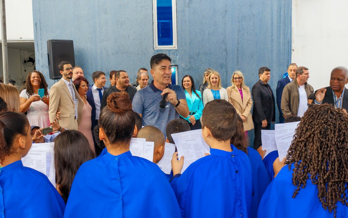 A solenidade no Pa&ccedil;o Municipal contou com uma apresenta&ccedil;&atilde;o da banda da Escola Municipal de M&uacute;sica Weberty Bernardino Aniceto, regida pelo maestro Jorge de Paula, diretor da unidade escolar