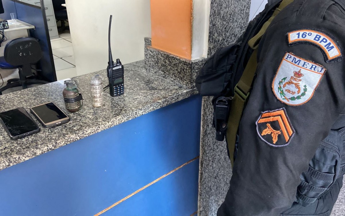 PMs apreenderam artefato explosivo caseiro, uma granada defensiva, um rádio comunicador e dois celulares na Kelson's