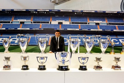 Casemiro é enaltecido e emociona Real Madrid em despedida: 'Um dos nossos mitos'
