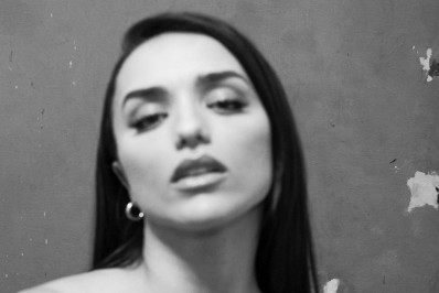 Rafa Kalimann posta fotos conceituais e legenda inspira fãs