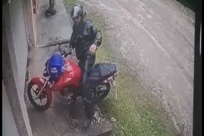 Ladrão rouba moto estacionada na frente da casa do dono