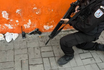 PM apreende pistola e drogas em ação de revide com 02 criminosos feridos em Belford Roxo