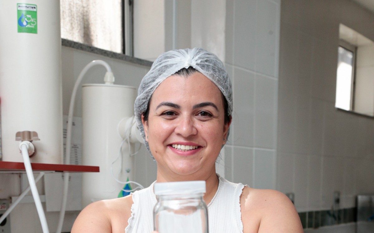 A nutricionista Bruna Oliveira também virou doadora de leite materno após ajuda das funcionárias do banco de leite para conseguir amamentar o seu filho - Edu Kapps/SMS-Rio