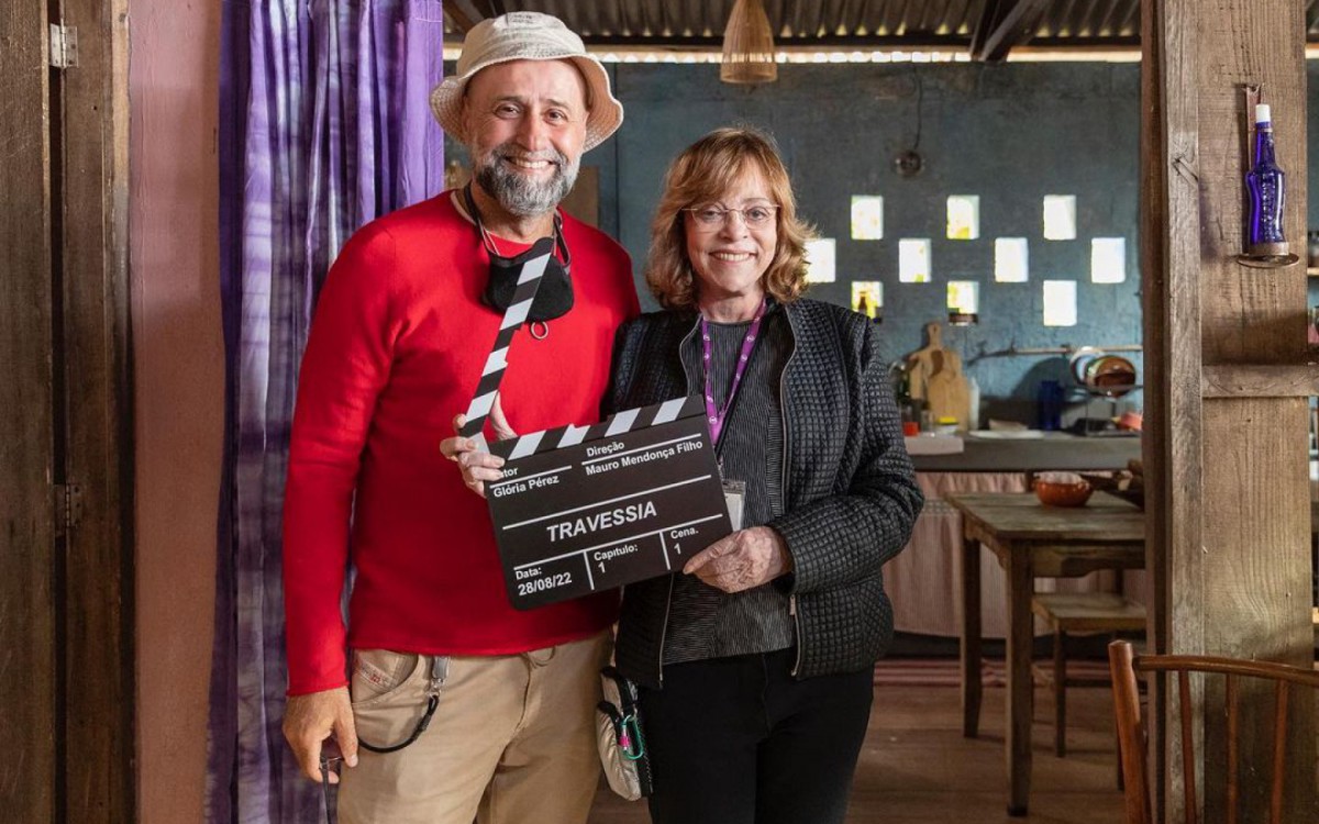 Gloria Perez visita primeiro dia de gravações de