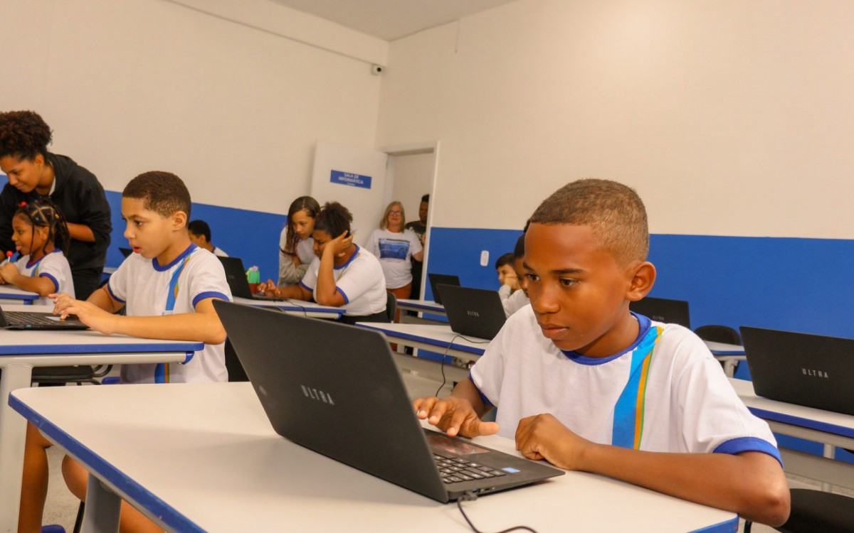 O espa&ccedil;o de inform&aacute;tica foi bem concorrido na inaugura&ccedil;&atilde;o