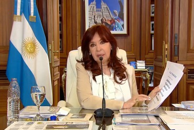 Após atentado, julgamento contra Cristina Kirchner será retomado