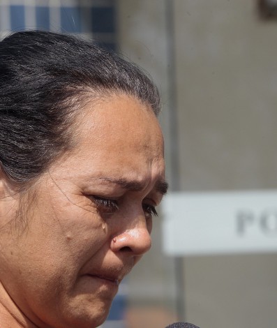 Policia - Familiares dos jovens desaparecidos estiveram no IML de Nova Iguaçu, na Baixada Fluminense, na manha de hoje, para reconhecer um corpo achado no Rio Capenga ontem. Ana Maria Costa, mae de Matheus, reconheceu o corpo como sendo do seu filho. Na foto, Ana Maria Costa. - Reginaldo Pimenta / Agencia O Dia