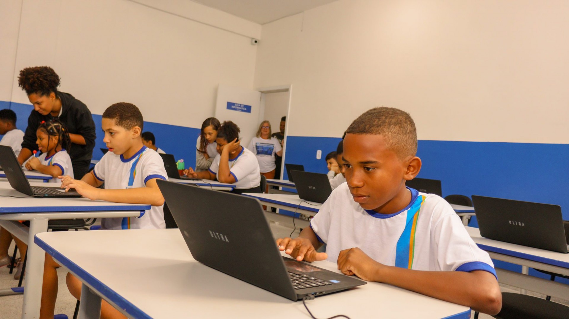 O espa&ccedil;o de inform&aacute;tica foi bem concorrido na inaugura&ccedil;&atilde;o - Divulga&ccedil;&atilde;o / PMN