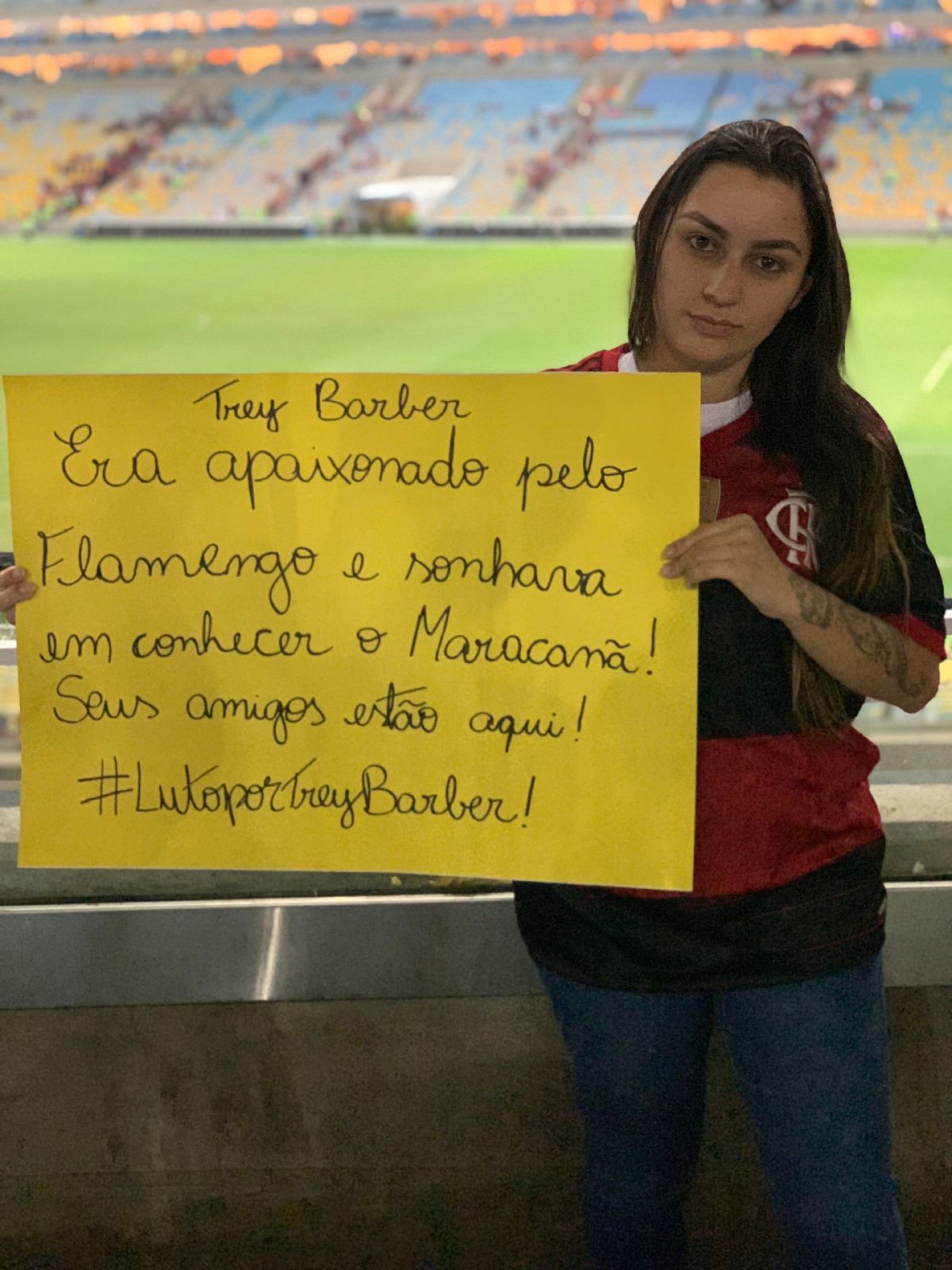Amigos homenagearam turista durante partida entre o Flamengo e o Athletico Paranaense - Arquivo Pessoal