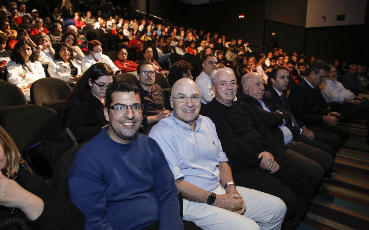 Audit&oacute;rio lotado no Movimento Rio em frente. Em primeiro plano, Marcelo Queiroz e Ant&ocirc;nio Flor&ecirc;ncio de Queiroz