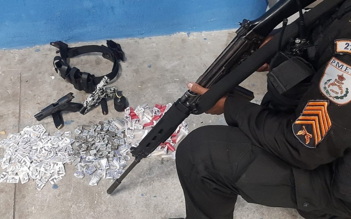 Material apreendido pelo 21&ordm; BPM (S&atilde;o Jo&atilde;o de Meriti) 