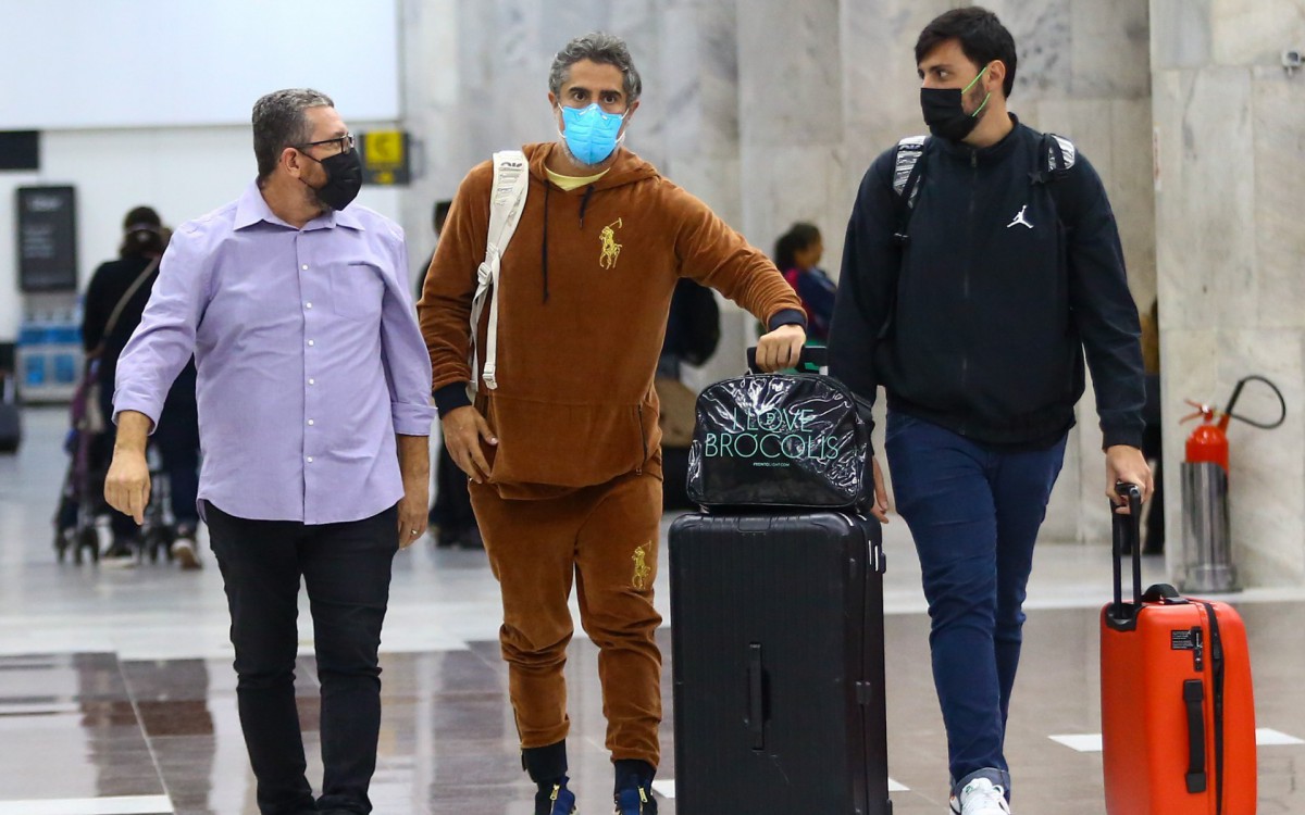 Marcos Mion desembarca no aeroporto Santos Dumont, no Rio, na noite desta terça-feira - Vitor Pereira / Ag. News