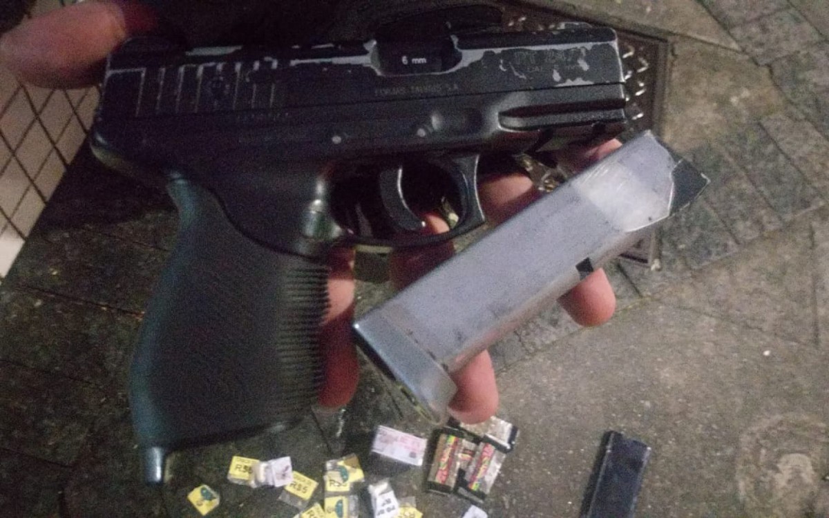 PM apreendeu uma réplica de pistola durante ação na favela Bandeira Dois