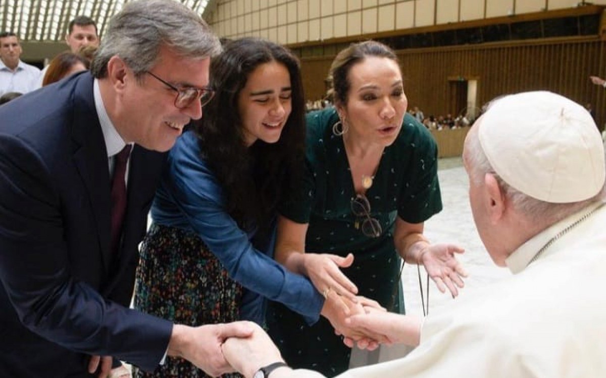 Ao lado da família, Maria Beltrão encontrou o Papa Francisco  - Reprodução/Instagram