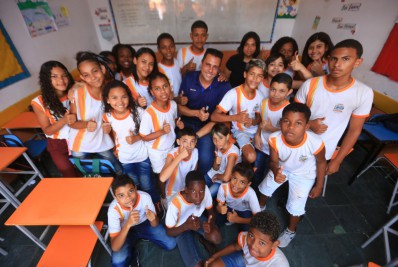 Professor da rede municipal de Belford Roxo estudou na EJA e tem 'história' para contar