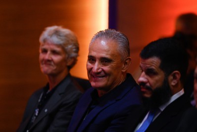 Tite aborda protagonismo de Neymar na Seleção: 'Dependemos de grandes jogadores'