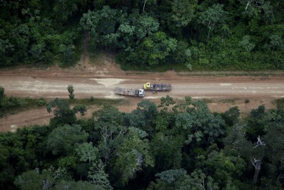 Estrada de terra ilegal avança na Amazônia e ameaça floresta