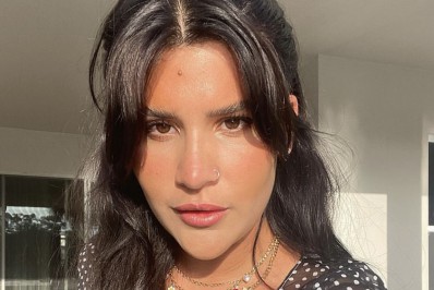 Giulia Costa resgata clique antigo de biquíni e relembra impactos da pressão estética