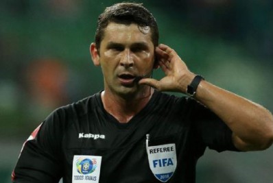 Árbitro de vídeo afastado por polêmica em duelo do Flamengo é escalado para Fluminense x Corinthians