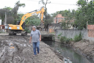 Limpeza de rios avança para o bairro Coelho