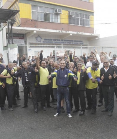 Greve dos rodoviários de Caxias e Magé formaram longas filas nos terminais de ônibus - Marcos Porto / Agência O DIA