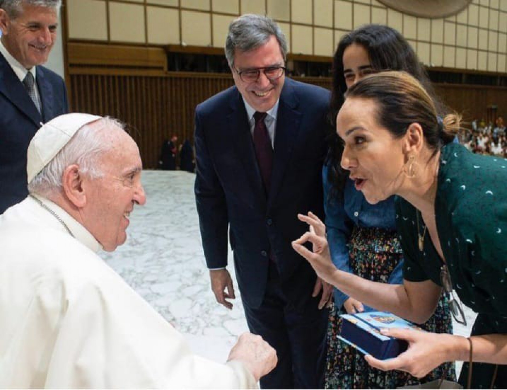 Ao lado da família, Maria Beltrão encontrou o Papa Francisco  - Reprodução/Instagram