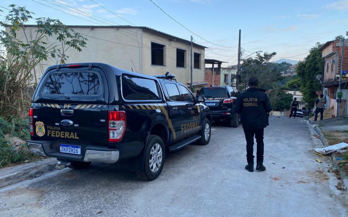  A operação visa cumprir 23 mandados de prisão e 16 de busca e apreensão contra milicianos integrantes da quadrilha chefiada por Luis Antônio da Silva Braga - Divulgação/PF