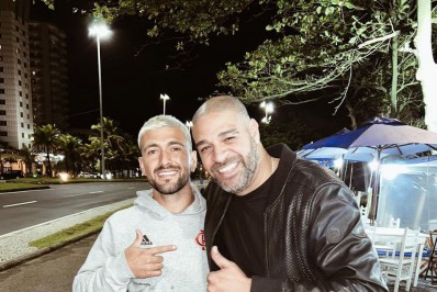 Arrascaeta compartilha foto de encontro com ídolo do Flamengo e alegra torcedores na Web