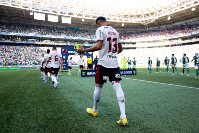 Mais três clubes europeus têm interesse em Lázaro, mas Flamengo faz jogo duro