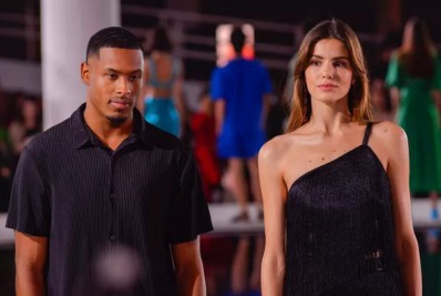 Colegas de passarela: Paulo André e Camila Queiroz desfilam juntos em São Paulo