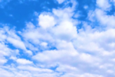 Naiara Azevedo posa em asa de jatinho