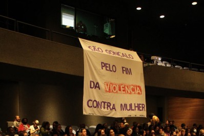 Encontro do Agosto Lilás lota auditório do Sesc em São Gonçalo