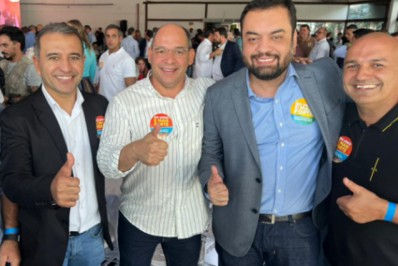 Cláudio Castro realiza comício em Cabo Frio com apoio de prefeitos