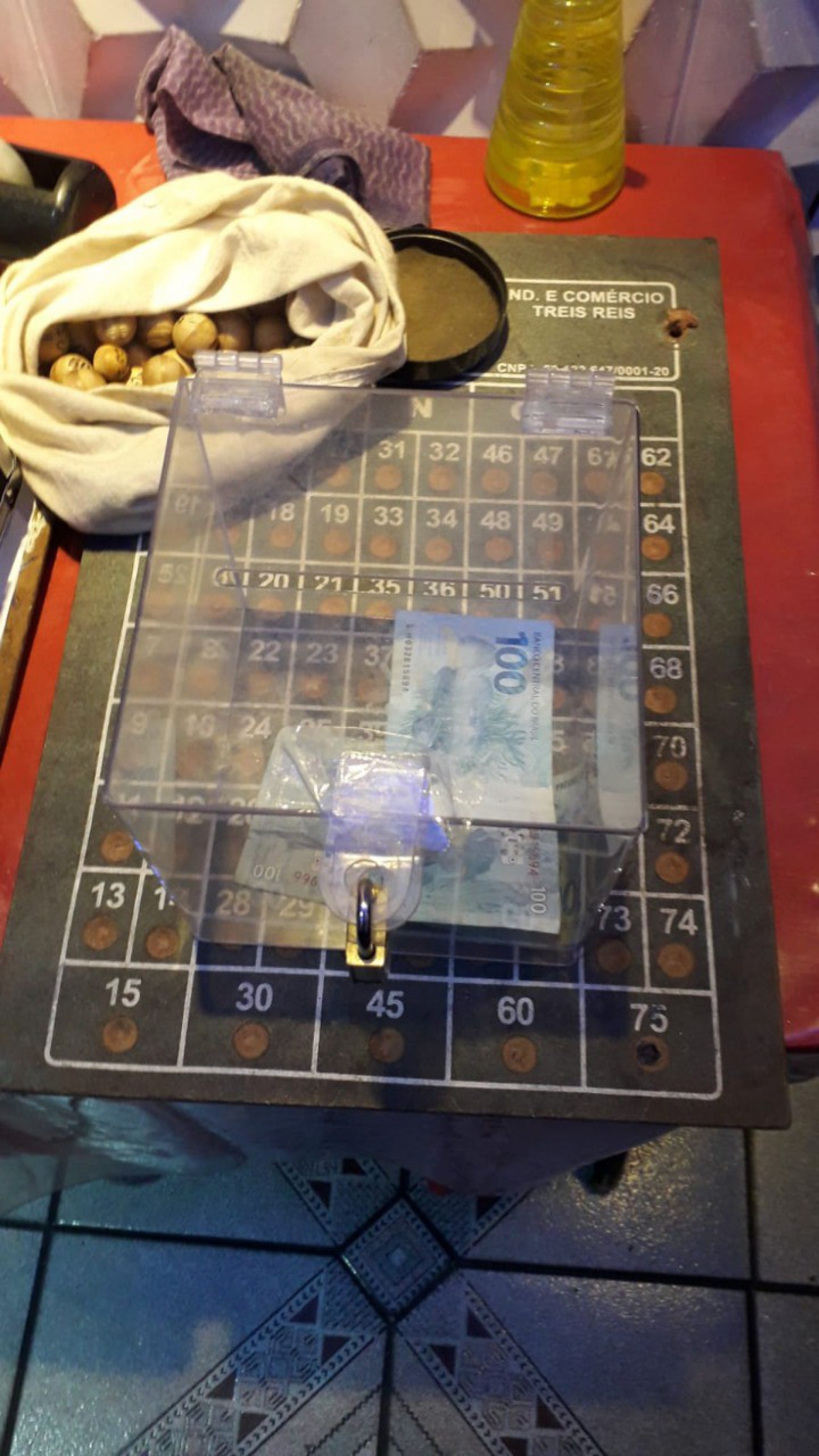 'Cartela de Bingo' apreendida em bingo clandestino em S&atilde;o Gon&ccedil;alo