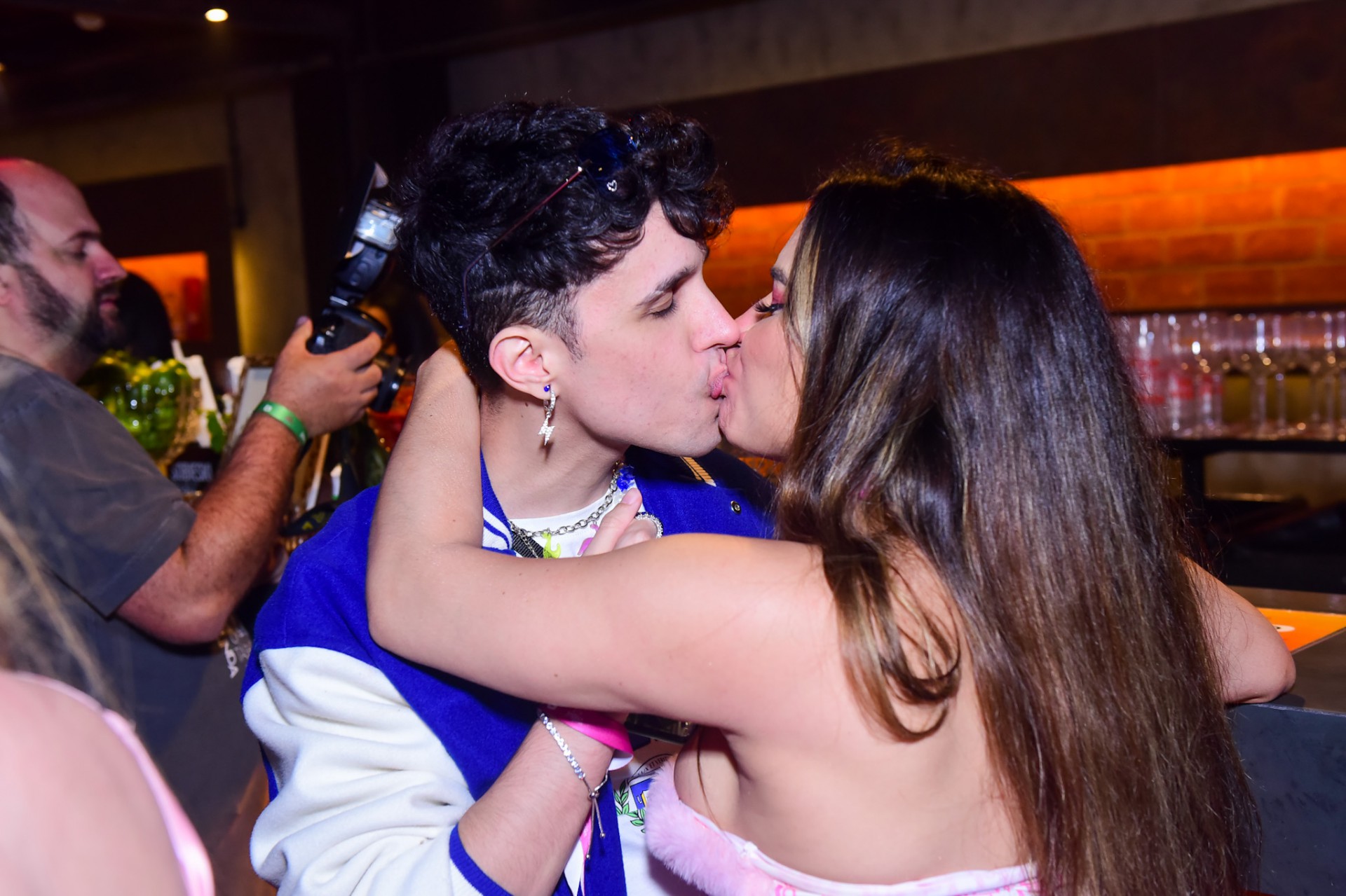 Raissa Barbosa beija muito em aniversário de Viih Tube - AgNews / Léo Franco e Marcelo Sá Barreto