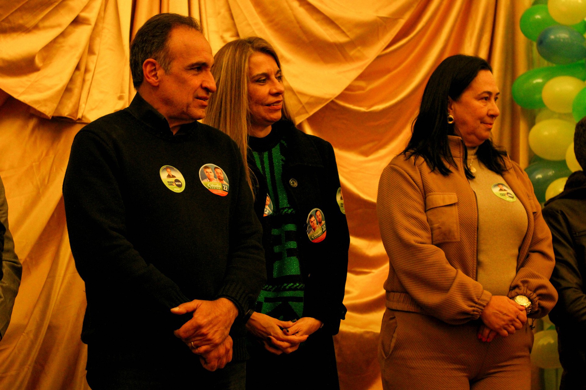 O Deputado Hugo Leal acompanhado da esposa Louise e da vereadora de Teresópolis Erika Marra - Nathalia Schumaker